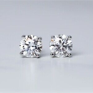 2CT VVS1 Moissanite Luxury Stud Earrings Unisex